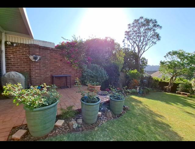 4 BEDROOM TOWNHOUSE FOR SALE IN HILLCREST CENTRAL